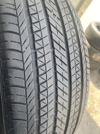 3 pneus d’été usagés à vendre Bridgestone Dueler P255/65R18