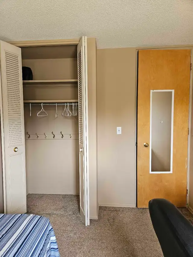 WALKING DISTANCE TO POLYTHECNIC  ROOMS FOR RENT MALES STUDENTS in Room Rentals & Roommates in Lethbridge - Image 5
