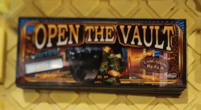 Slot machine glass in Toys & Games in Kawartha Lakes - Image 8