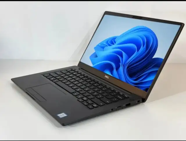 Like new condition Dell i7 Windows 11 Professional laptop