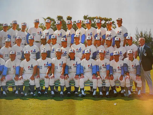 POSTER 12X19 MONTREAL-MATIN(GLACÉ) 1971 EXPOS DE MONTREAL(RARE) in Arts & Collectibles in Laval / North Shore - Image 4
