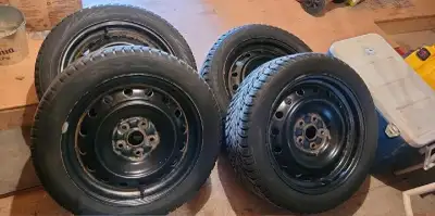4 Nokian Hakkapeliitta R3 215 50 R17 They were used 1 winter on a subaru wrx 2020 and still have lot...