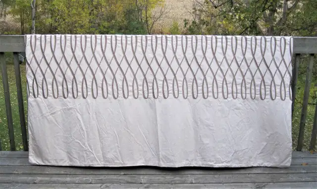 Gluckstein Home Reversible Queen Size Duvet Cover + Euro Pillow in Other in Markham / York Region - Image 4