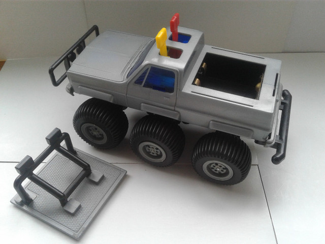 Vintage six-wheeler monster truck in Toys & Games in City of Toronto - Image 4