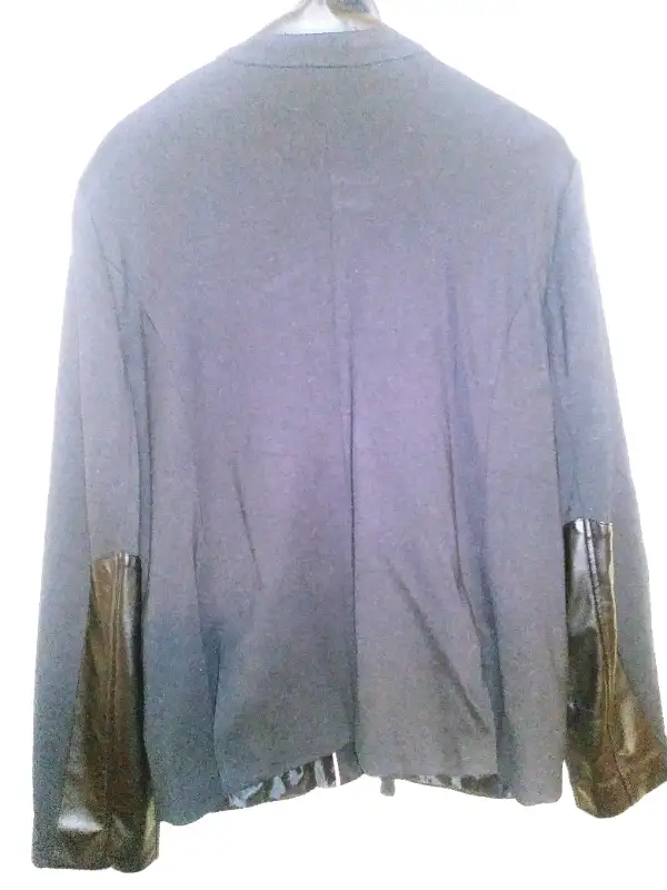 Five women's office jackets. Sizes 14-18 in Women's - Dresses & Skirts in City of Toronto - Image 7