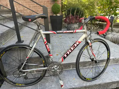 Trek 2300 WSD hand built, ultegra, race, View more