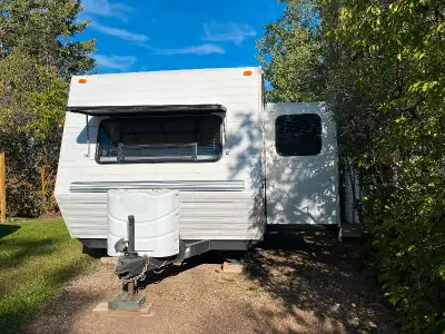 Absolutely mint condition 27’ Chateau travel trailer must be seen to appreciate. $8500 obo reduced n...