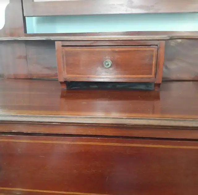 Vintage solid wood dresser dressing table with mirror in Dressers & Wardrobes in Markham / York Region - Image 7