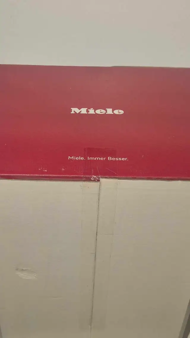 Miele Guard L1 Cat & Dog Plus Vacuum Cleaner in Vacuums in Mississauga / Peel Region - Image 10