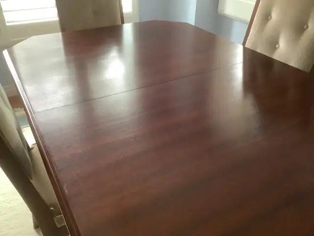 Dining set hutch, table seats six excellent condition in Dining Tables & Sets in Sarnia - Image 8