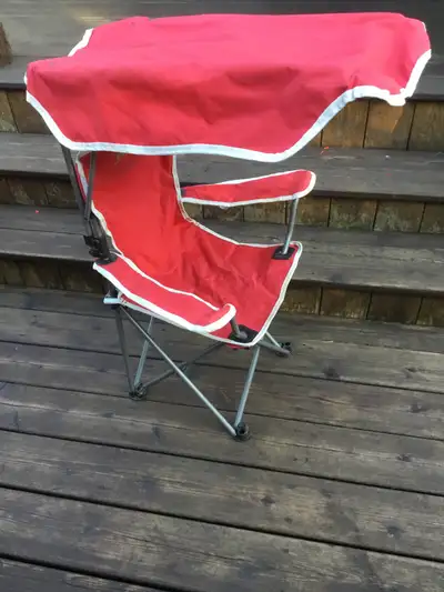 Chaise de camping pour enfant, avec abri soleil, Couleur rouge, capacité 80 lbs N.B: j’ai une quanti...