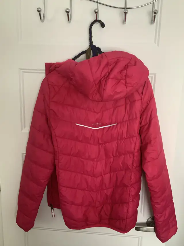 Girl’s light puffer jacket size XXL 18/20 in Kids & Youth in Laval / North Shore - Image 4