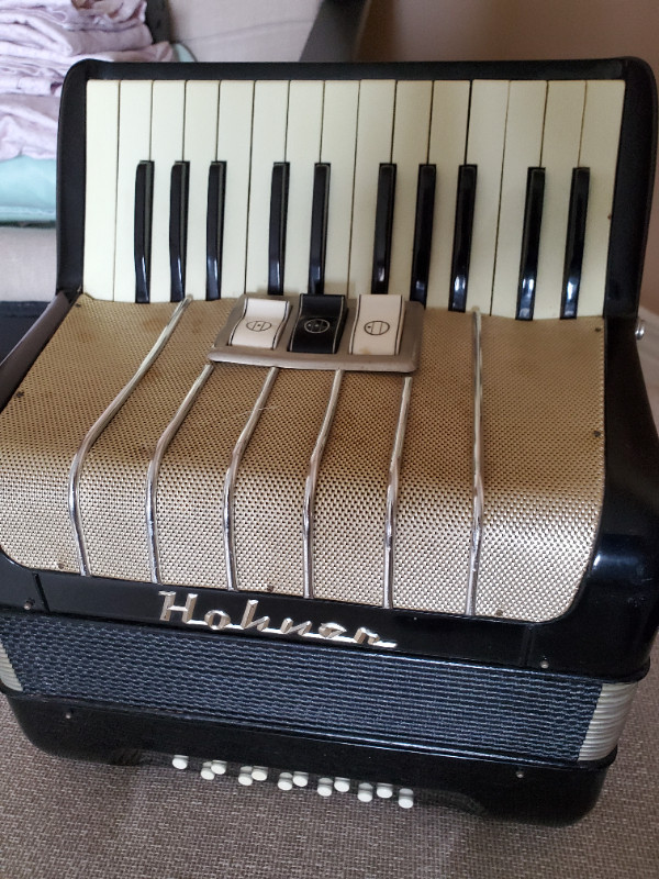 ACCORDÉON PIANO HORNER FOR SALE in Pianos & Keyboards in Ottawa