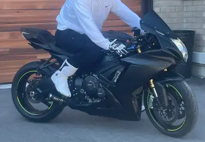 2015 Suzuki GSXR 750cc only 14,658km This bike is in mint condition. I’ve always taken care of my bi...