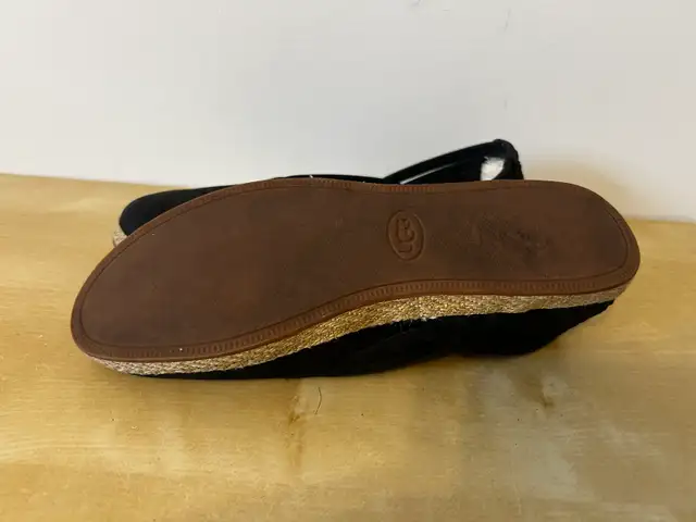 UGG Espadrille size 6 in Women's - Shoes in City of Toronto - Image 3