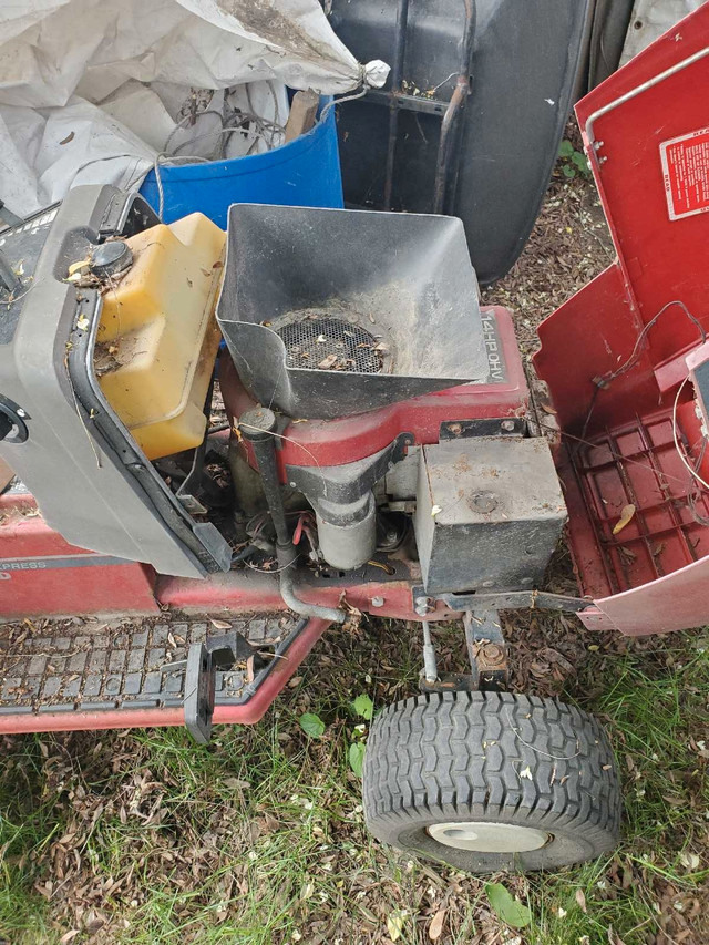 tracteur a gazon pour pièces dans Autre  à Laval/Rive Nord - Image 2