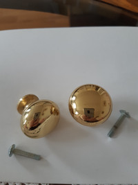 35 Polished brass knobs - Like new