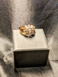 Women's 14K Gold Diamond Cluster Ring~Size 6.5