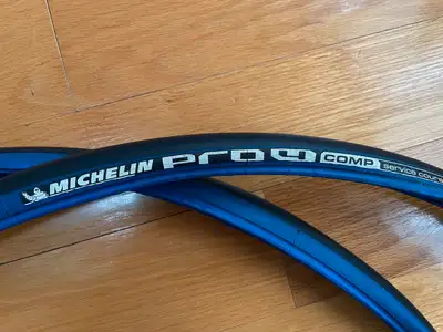 DONNEZ CE QUE VOUS VOULEZ ! 2 pneus de vélo de route ultralégers 700 X 23 Michelin Pro 4 Comp Servic...