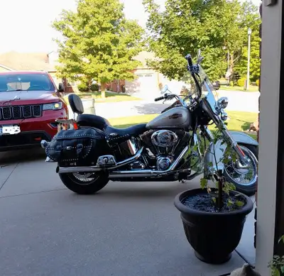 -Twin Cam 96 cubic inch motor -6 speed -Lots of chrome -Kilometers 29,000 kms -Excellent condition