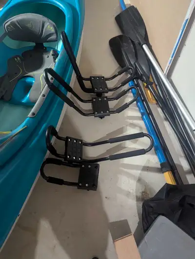 2 set of j type mounting brackets One set has one peice missing Only require 2 prices for one kayak...