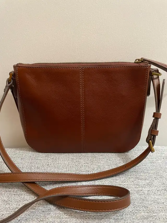 Fossil small leather crossbody bag - chestnut in Women's - Bags & Wallets in Kitchener / Waterloo - Image 3