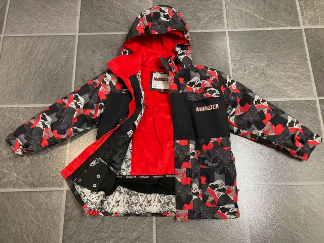 boys sz 8 winter jacket READ description in Kids & Youth in Calgary - Image 2
