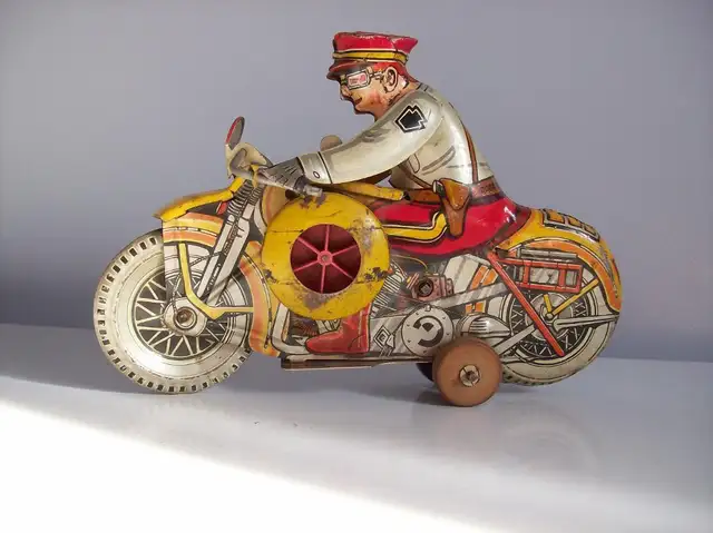2 TIN MOTORCYCLES ~ WIND UP ~ KEY OPERATED INCLUDING 1 MARX TOYS in Other in Winnipeg - Image 5