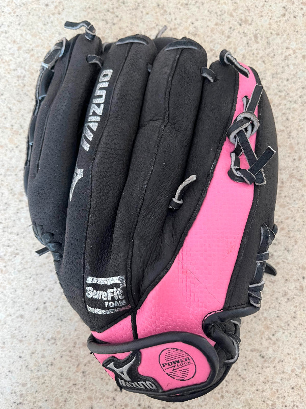 Mizuno Baseball Glove - 11” LHT in Baseball & Softball in Red Deer - Image 3
