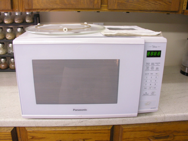 Panasonic Microwave Oven in Microwaves & Cookers in Hamilton