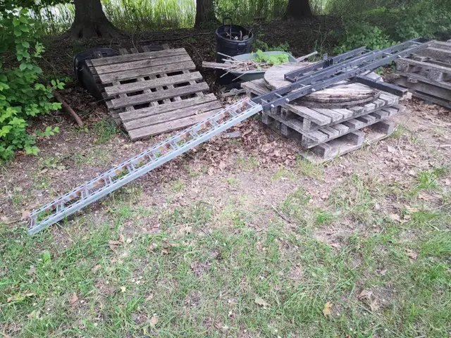 Motorcycle Trailer Hitch Carrier W Short And Long Loading  Ramp in Other in Windsor Region - Image 2