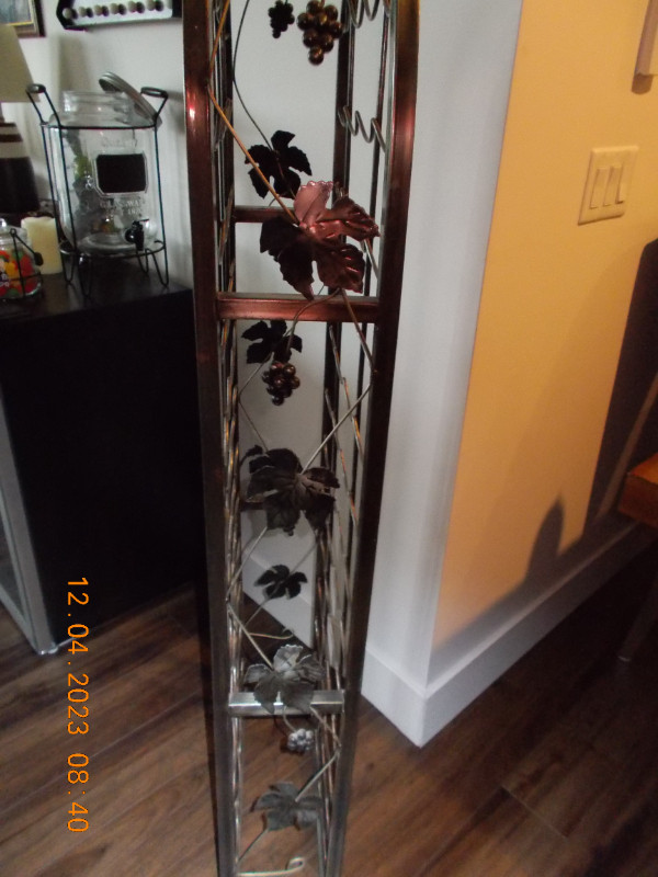 Beautiful wine rack for sale in Home Décor & Accents in Bedford - Image 2