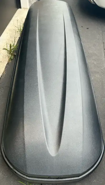 Opens on both sides and comes with 1 key. Thule XL cargo roof box | 91.5 X 31.5 X 15.7 in.