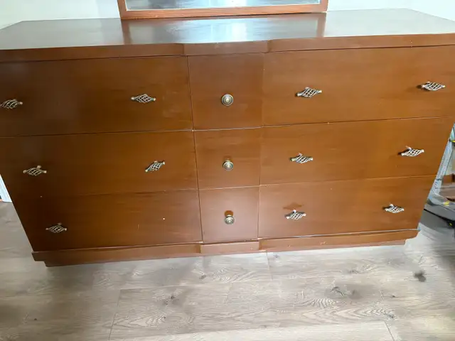 Dresser - great condition in Dressers & Wardrobes in Oshawa / Durham Region - Image 3