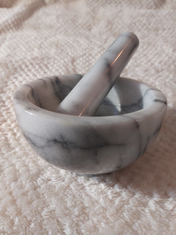 Good Condition! Heavy White & Grey Marble Mortar & Pestle in Health & Special Needs in Saint John