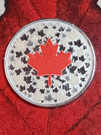 2018 CANADA $5 HEARTS AGLOW GLOW-IN-THE-DARK FINE SILVER COIN