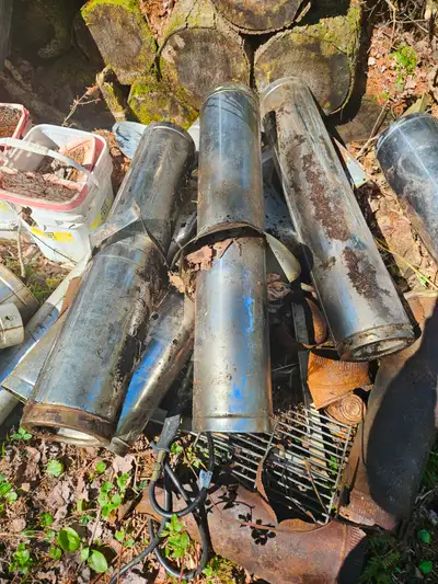 Double wall 4 3/4" inside diameter stove pipe. 7" outside diameter. Four 36" sections, One 24" secti...