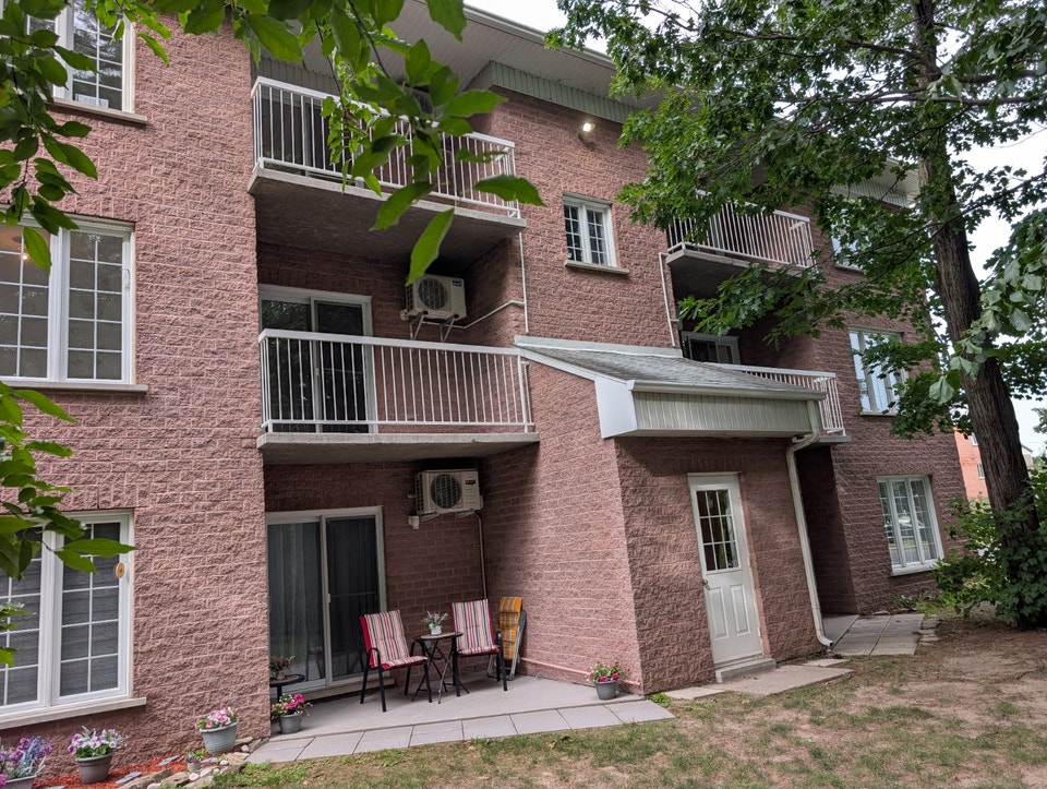 Appartement  4 1/2 à louer Saint-Luc,en bordure d'un boisé 2