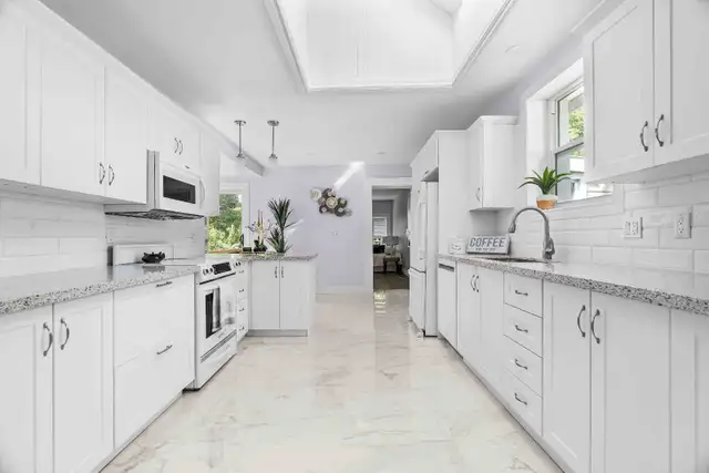 Tile and backsplash484538042318202884