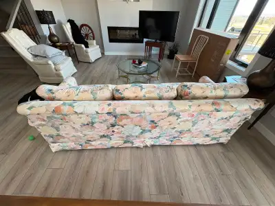Sofa like new, View more