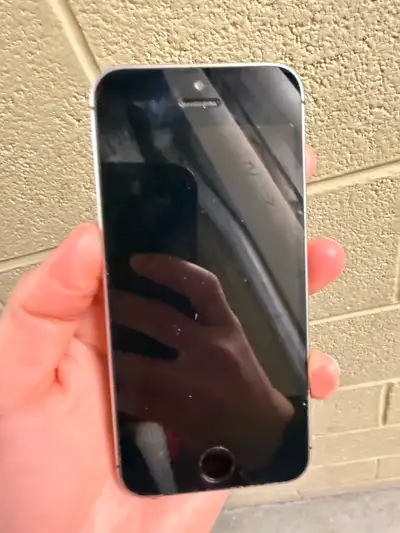 iPhone SE 64gb, View more