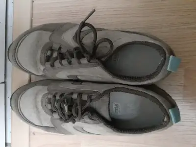 Merrell hiking shoes like new size 37, View more
