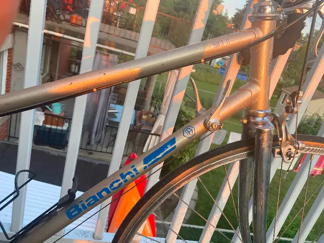 Retro Road Bike Bianchi Piaggio, 12-speed gear, Frame size L in Road in City of Montréal - Image 9