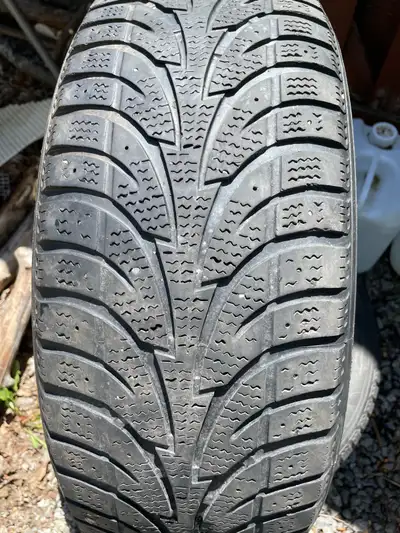 4 Pneus Hiver 215/60 R16. 95T