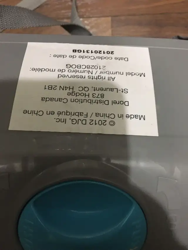 Baby or toddler adjustable feeding/booster chair with tray in Feeding & High Chairs in Mississauga / Peel Region - Image 6