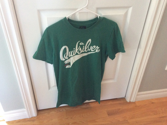 QUICK SILVER - Men’s TSHIRTS - Size Small in Men's in Moncton - Image 2