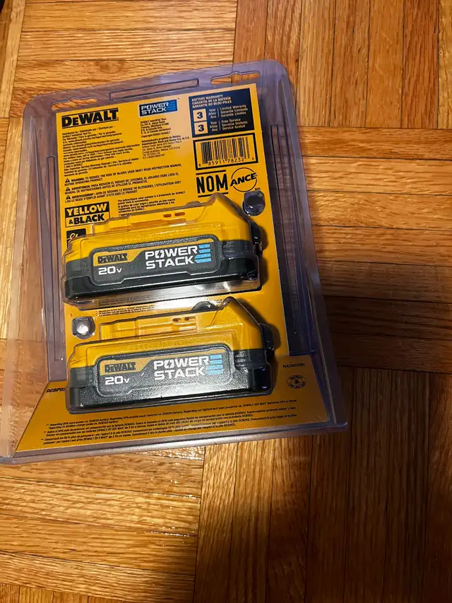Dewalt powerstack battery in Power Tools in Markham / York Region - Image 3