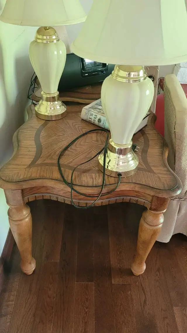 Coffee table and 2 side tables in Coffee Tables in Trenton - Image 3