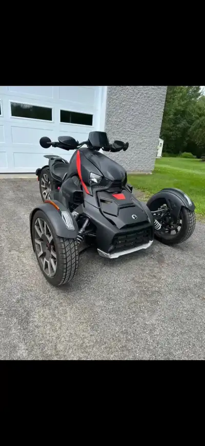 Je mes en vente le ryker 900 rallye 2019 a mon pere. La moto a seulement 10900km, elle vien avec tou...