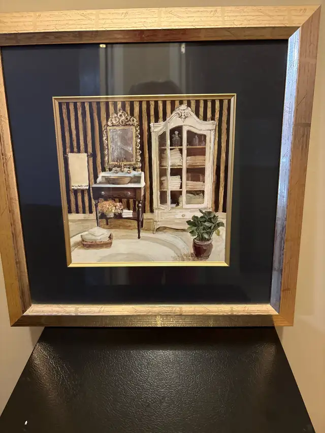 Hanging Pictures591896131593185281